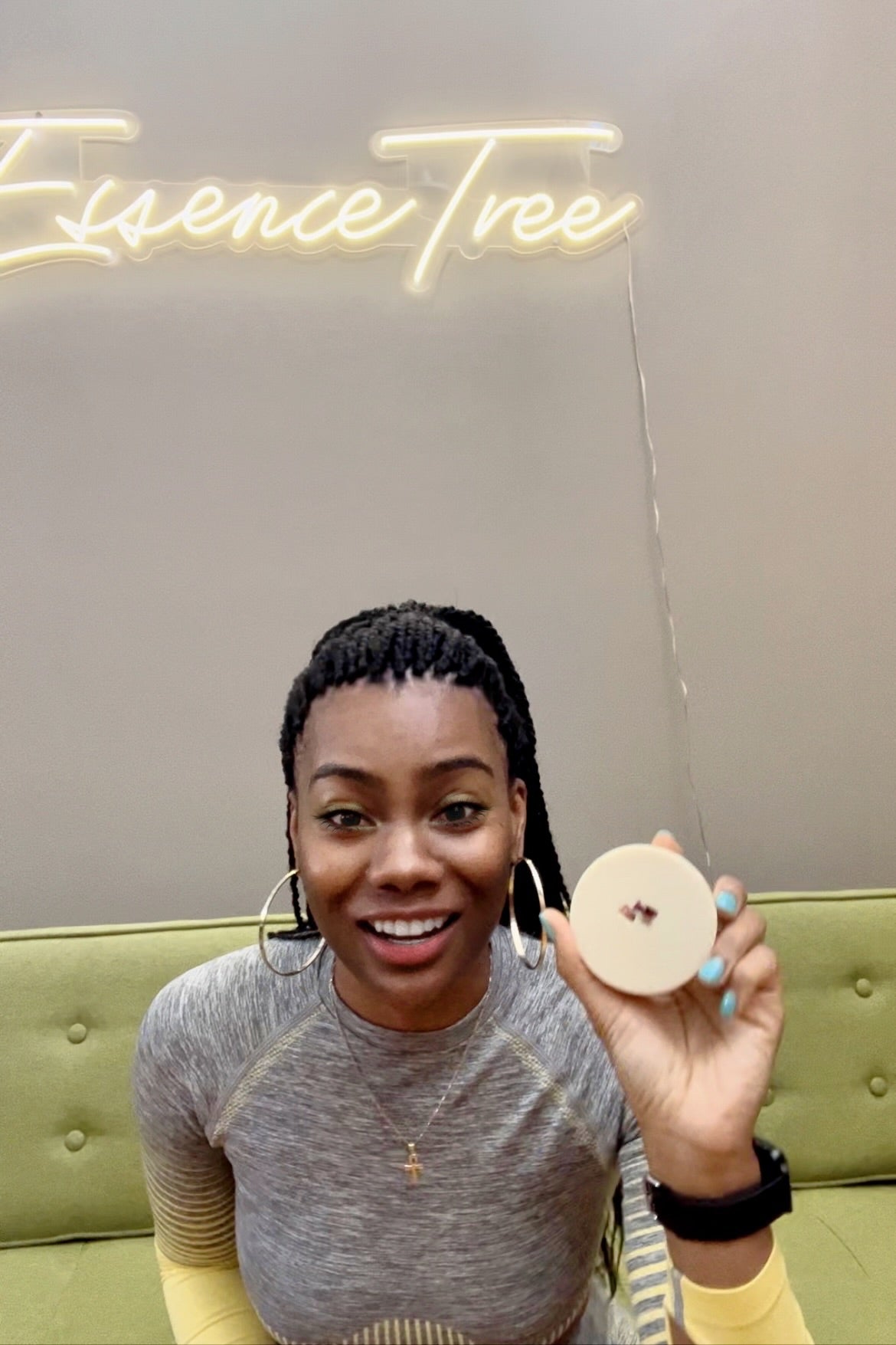 Load video: Customer testimonial for the EssenceTree 2-in-1 Skinfood Lotion Bar.